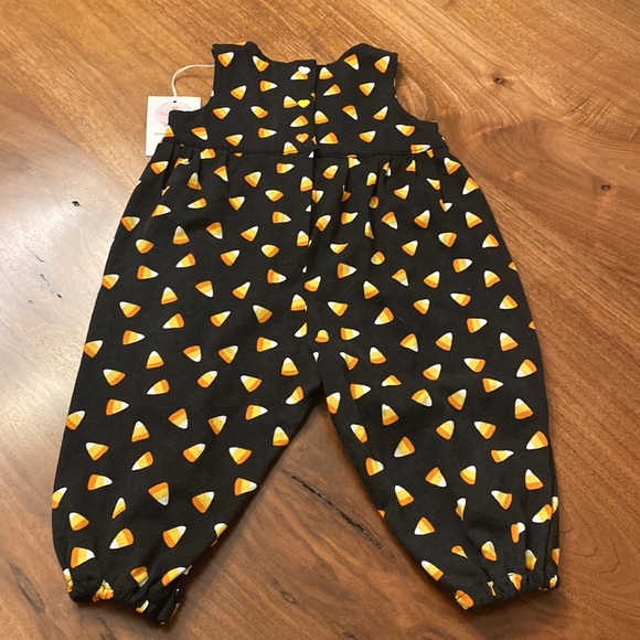 NWT Candy Corn Infant Halloween onesie. Size M- 12 M - Picture 6 of 7
